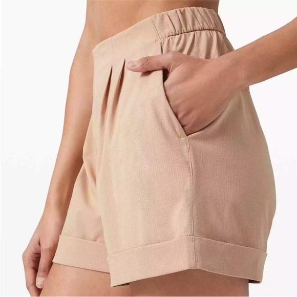 Lululemon Practical Play Short 3.5" 2 XS Beech Wood tan khaki pull on travel - Picture 3 of 11